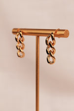 Load image into Gallery viewer, Cubin Link 18K Gold Waterproof Earrings Detail
