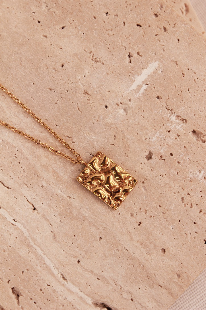 Triassic 18K Gold Waterproof Necklace Pendant Detail