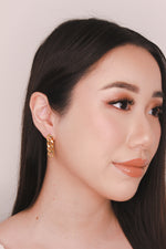 Load image into Gallery viewer, Cubin Link 18K Gold Waterproof Earrings Model
