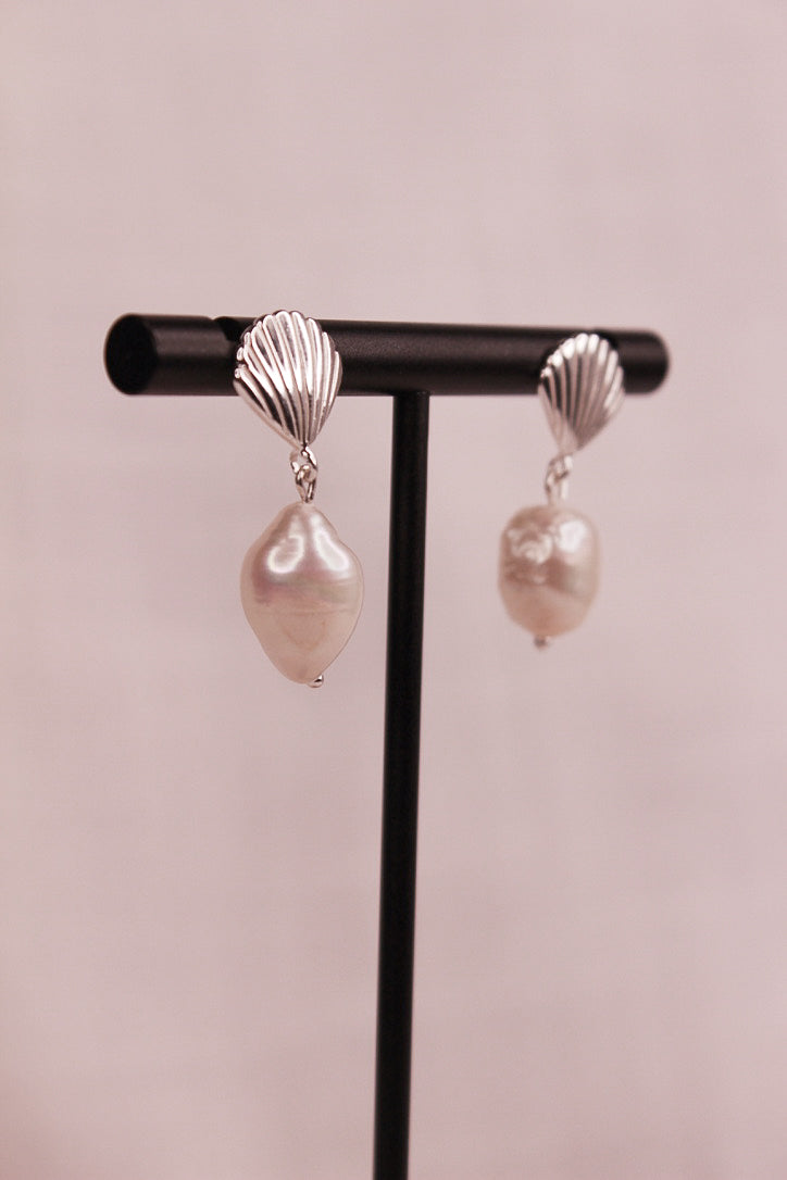 Venus Silver Pearl Earrings Detail