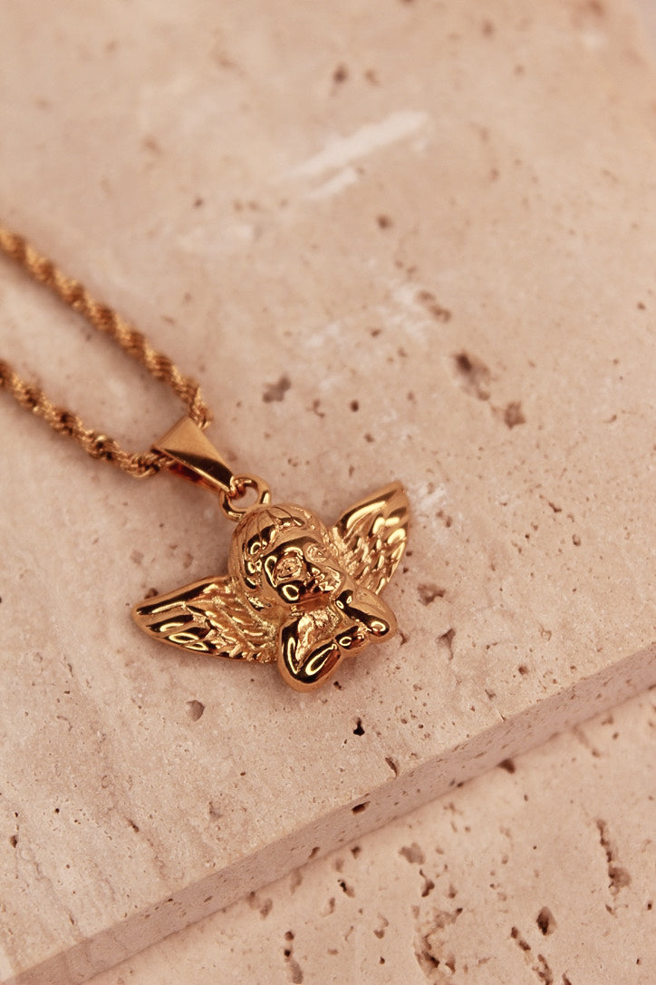 Ariel 18K Gold Waterproof Necklace Close Detail