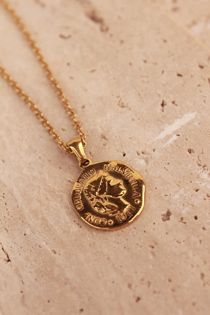 Apollo 18K Gold Waterproof Necklace Detail